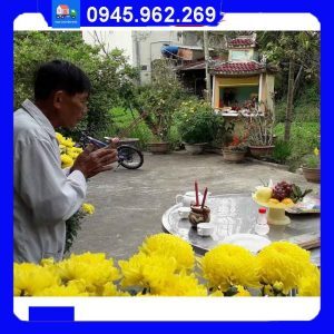 sắm lễ cúng rằm tháng Giêng ngoài trời